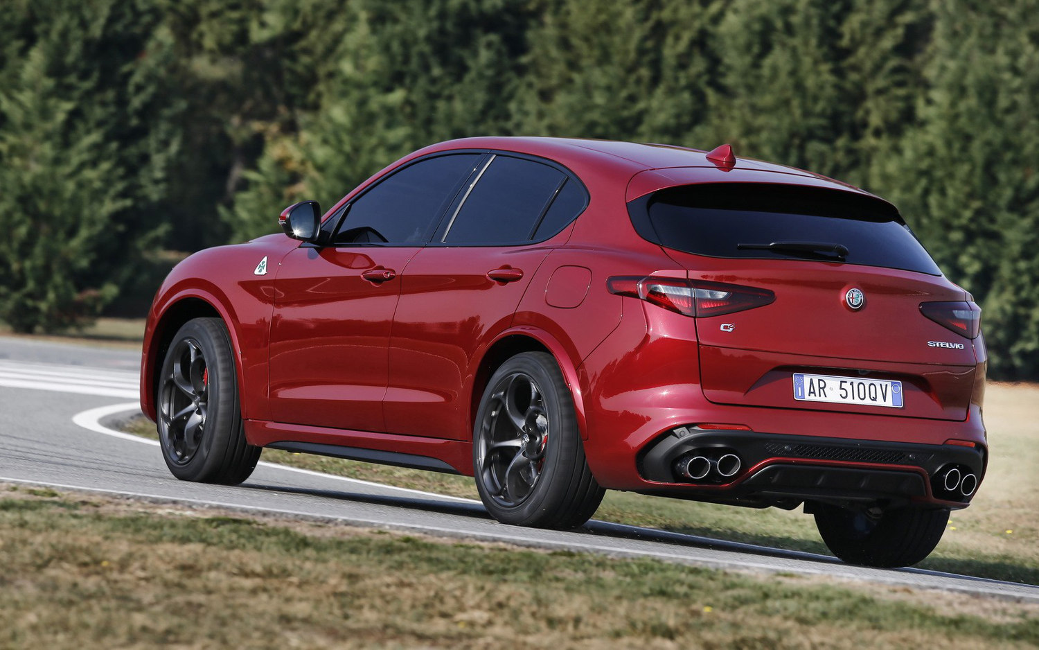 Alfa Romeo Stelvio Quadrifoglio 2018 Suv Drive